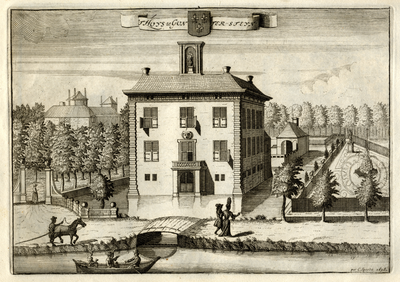 135350 Gezicht over de Vecht op de achter- en zijgevel van het huis Gunterstein bij Breukelen, met linksachter de ...